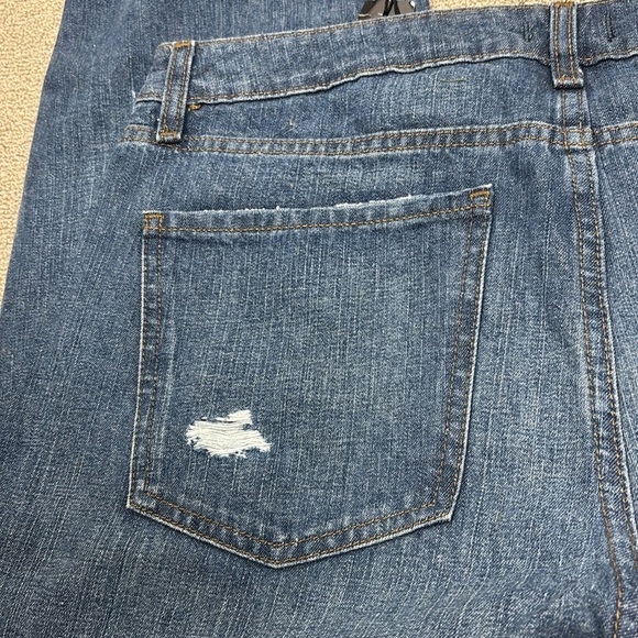 Express Mid Rise Boyfriend Jean- NWT - Picture 14 of 17